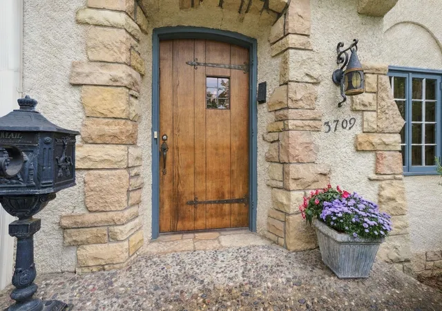 Photo 3 of Sale Pending at 3709 Upton Ave S, Minneapolis, MN 55410 | MLS# 7125753 | Listing updated on 2026-10-03