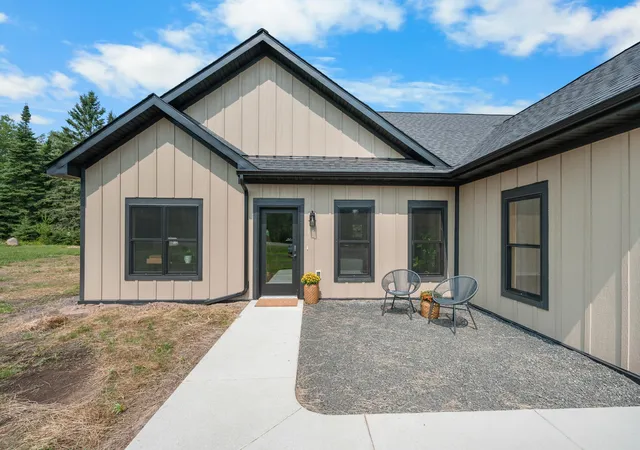 Photo 4 of Single family home for sale at 1241 Airport Rd, Two Harbors, MN 55616 | MLS# 7125760 | Listing updated on 2026-10-08