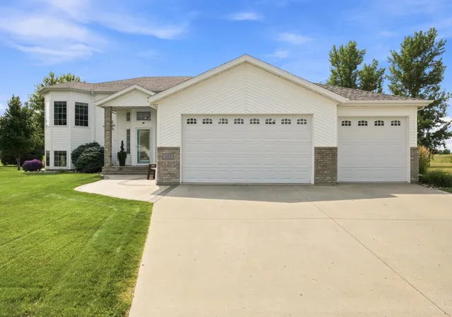 1st image of 515 Cottonwood Dr, Casselton, ND 58012 | MLS# 7125767