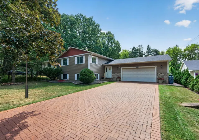 Photo 1 of Single family home for sale at 2048 17th Avenue E, Saint Paul, MN 55109 | MLS# 7125774 | Listing updated on 2026-08-20