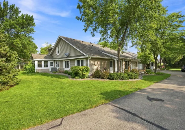Photo 2 of Single family home for sale at 14702 Oak Run Ln, Burnsville, MN 55306 | MLS# 7125786 | Listing updated on 2026-09-14
