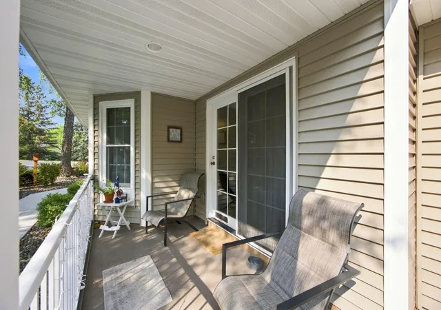 Photo 3 of Single family home for sale at 14702 Oak Run Ln, Burnsville, MN 55306 | MLS# 7125786 | Listing updated on 2026-09-14