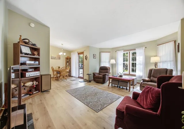 Photo 3 of Single family home for sale at 14702 Oak Run Ln, Burnsville, MN 55306 | MLS# 7125786 | Listing updated on 2026-09-14