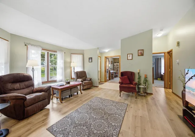 Photo 4 of Single family home for sale at 14702 Oak Run Ln, Burnsville, MN 55306 | MLS# 7125786 | Listing updated on 2026-09-14