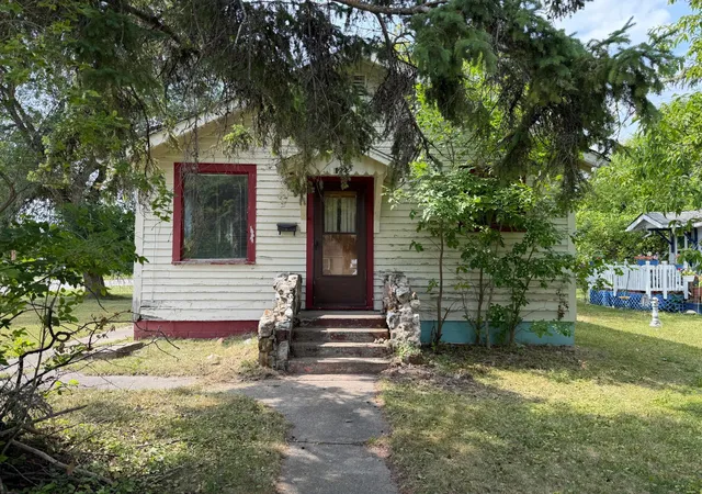 1st image of 1222 Main Ave, International Falls, MN 56649 | MLS# 7125809