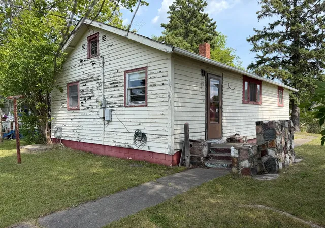 2nd image of 1222 Main Ave, International Falls, MN 56649 | MLS# 7125809