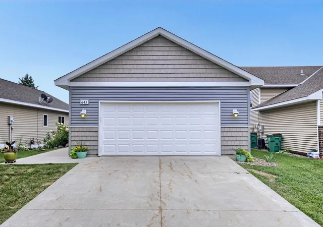 Photo 3 of Single family home for sale at 645 Tiffany Ln, Waconia, MN 55387 | MLS# 7125810 | Listing updated on 2026-10-16