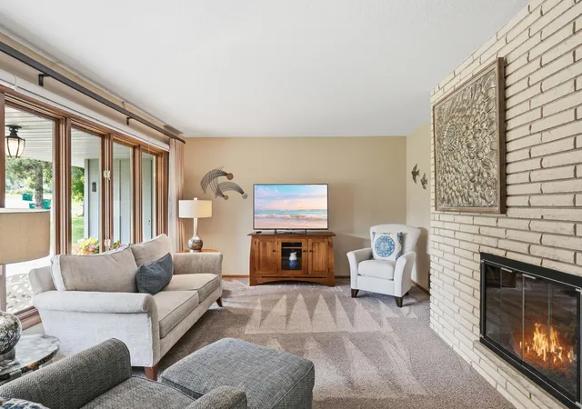 2nd image of 813 Everett Dr, Stillwater, MN 55082 | MLS# 7125816