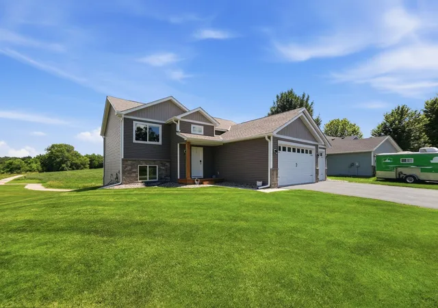 Photo 3 of Single family home for sale at 1500 5th Avenue, Howard Lake, MN 55349 | MLS# 7125824 | Listing updated on 2026-09-17