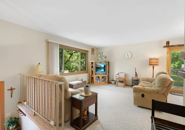 Photo 4 of Single family home for sale at 1501 W 140th Street, Burnsville, MN 55337 | MLS# 7125832 | Listing updated on 2026-08-12