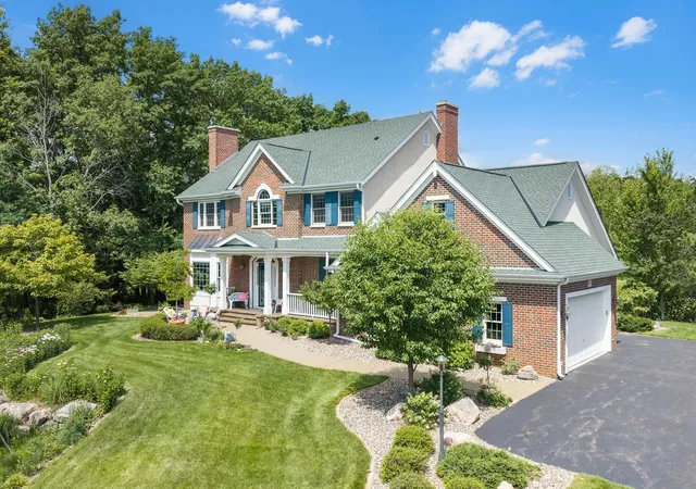 Photo 2 of Single family home for sale at 9570 Norway Hills Trl, Lakeville, MN 55044 | MLS# 7125834 | Listing updated on 2026-08-12