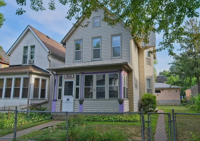 1st image of 922 Beech St, Saint Paul, MN 55106 | MLS# 7125859
