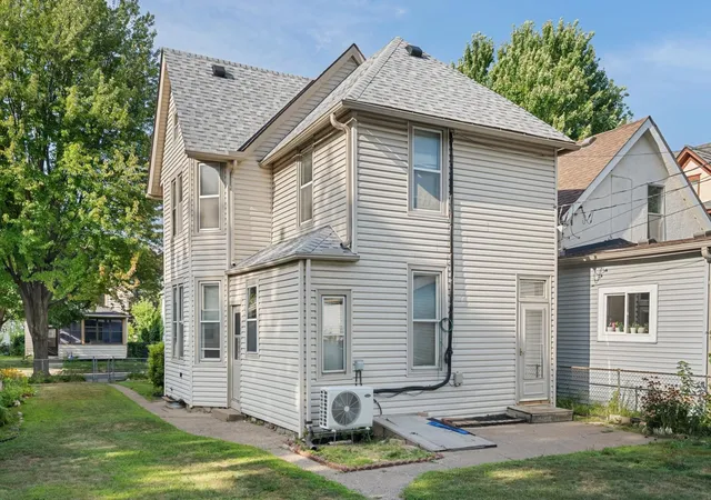 Photo 3 of Single family home for sale at 922 Beech St, Saint Paul, MN 55106 | MLS# 7125859 | Listing updated on 2026-09-21