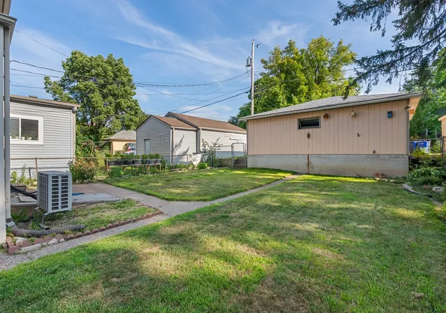 Photo 3 of Single family home for sale at 922 Beech St, Saint Paul, MN 55106 | MLS# 7125859 | Listing updated on 2026-09-21