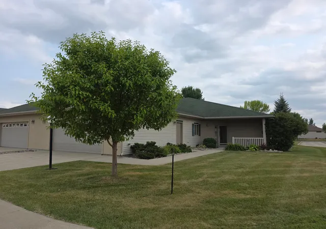 2nd image of 972 33rd St S, Moorhead, MN 56560 | MLS# 7125874