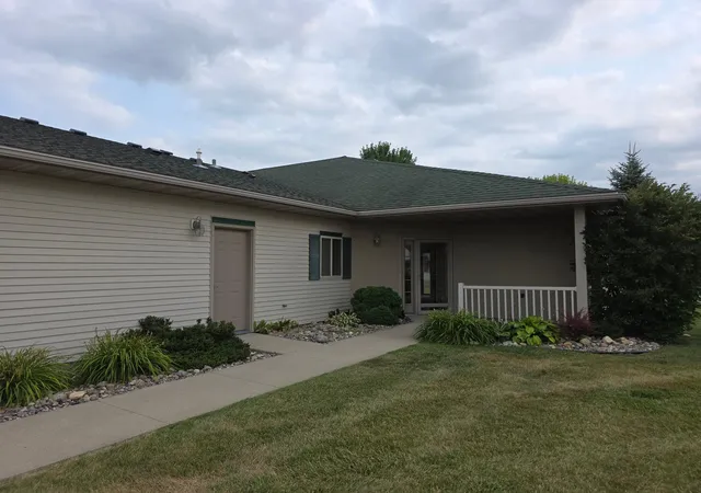 Photo 3 of Single family home for sale at 972 33rd Street S, Moorhead, MN 56560 | MLS# 7125874 | Listing updated on 2026-08-27