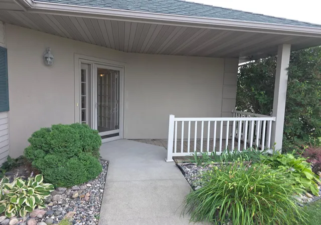 Photo 3 of Single family home for sale at 972 33rd Street S, Moorhead, MN 56560 | MLS# 7125874 | Listing updated on 2026-08-27