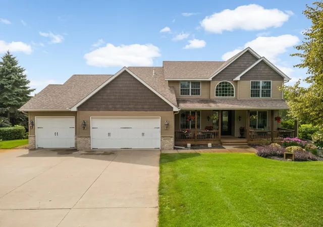 Photo 2 of Single family home for sale at 24600 Emerald Ln, Lakeville, MN 55044 | MLS# 7125877 | Listing updated on 2026-09-29
