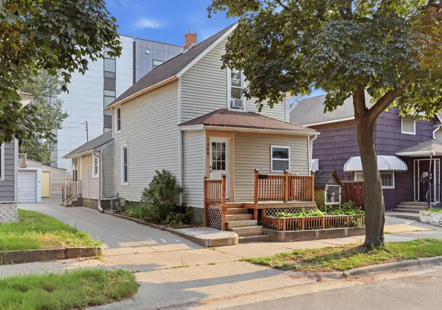 1st image of 908 19th Ave Ne, Minneapolis, MN 55418 | MLS# 7125878