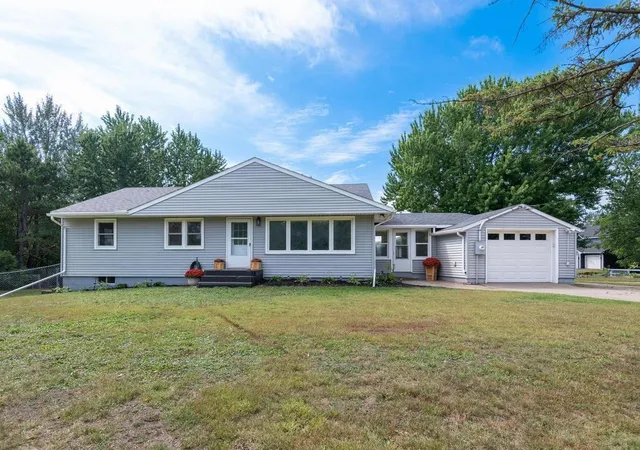 Photo 2 of Sale Pending at 125 Elm Dr, Carver, MN 55315 | MLS# 7125885 | Listing updated on 2026-10-09