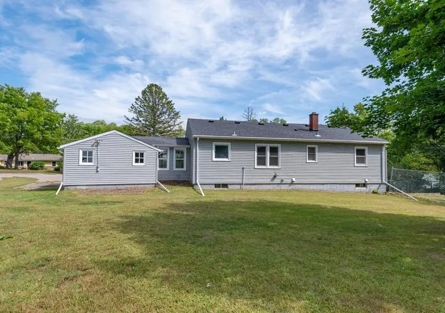 Photo 3 of Sale Pending at 125 Elm Dr, Carver, MN 55315 | MLS# 7125885 | Listing updated on 2026-10-09