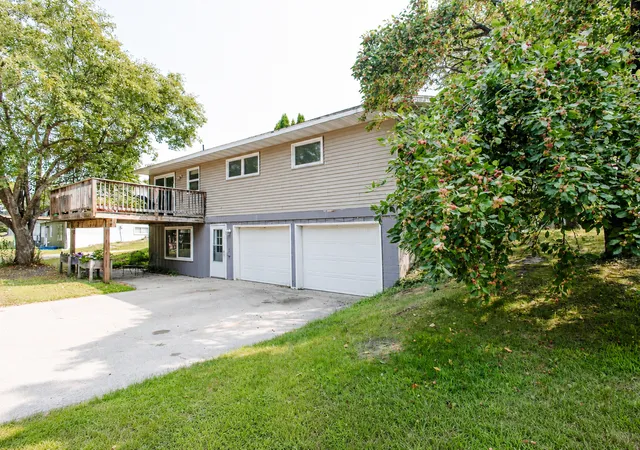 Photo 3 of Single family home for sale at 1213 Riverside Dr, Detroit Lakes, MN 56501 | MLS# 7125889 | Listing updated on 2026-09-07