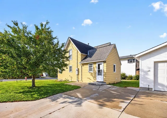 Photo 2 of Single family home for sale at 121 6th Street NE, Stewartville, MN 55976 | MLS# 7125891 | Listing updated on 2026-10-29