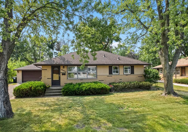 Photo 2 of Sale Pending at 3407 Woodbine Ln N, Minneapolis, MN 55429 | MLS# 7125896 | Listing updated on 2026-09-02