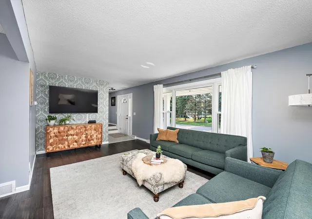 Photo 3 of Sale Pending at 1802 Evergreen Ct, Saint Paul, MN 55125 | MLS# 7125905 | Listing updated on 2026-09-01