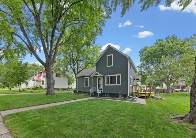 4th image of 1416 Ford Ave N, Glencoe, MN 55336 | MLS# 7125909