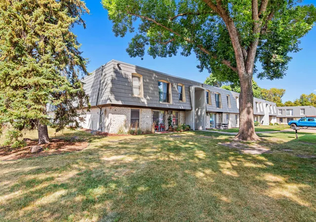 1st image of 814 9th Ave S #4, Hopkins, MN 55343 | MLS# 7125911