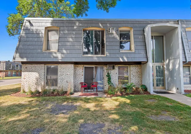 2nd image of 814 9th Ave S #4, Hopkins, MN 55343 | MLS# 7125911