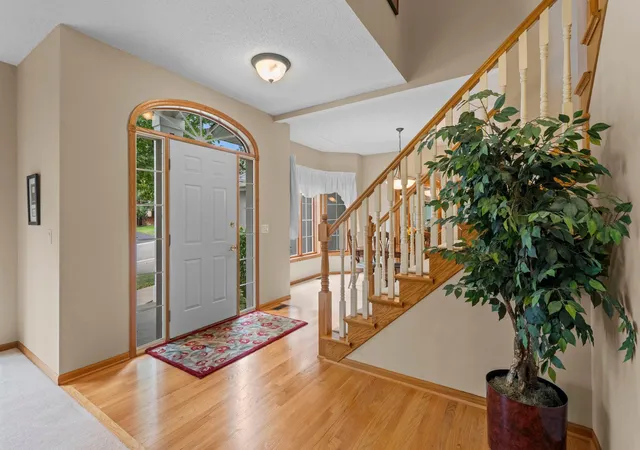 Photo 4 of Single family home for sale at 39 Marcin Hl, Burnsville, MN 55337 | MLS# 7125932 | Listing updated on 2026-10-19