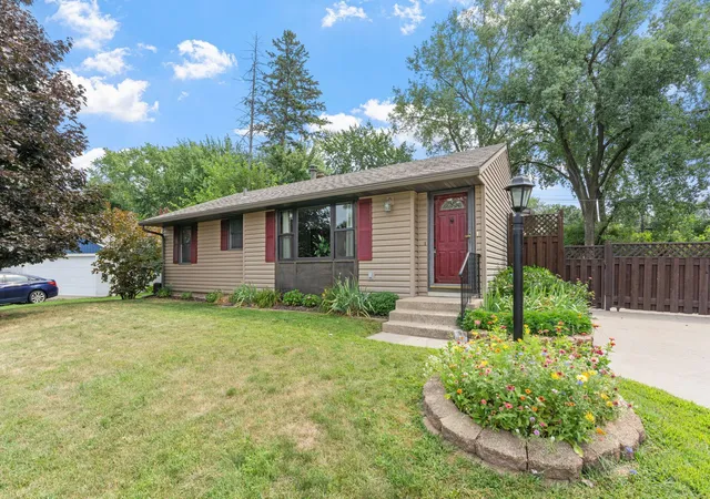 2nd image of 3951 Stacker Pl, Saint Paul, MN 55110 | MLS# 7125936