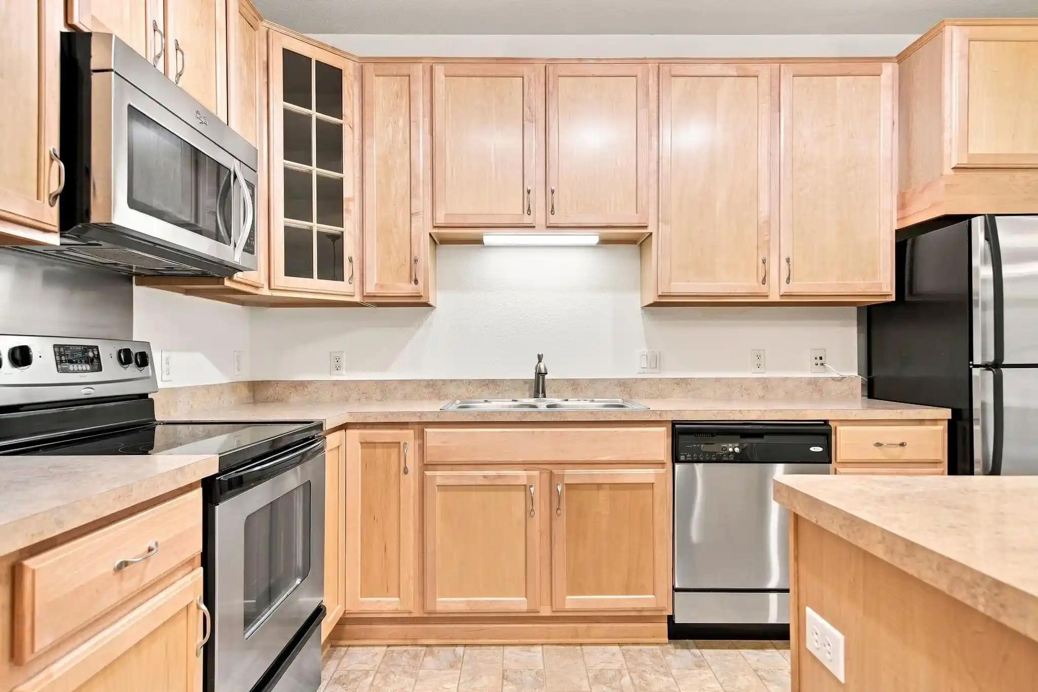 Photo 3 of Condo for sale at 7100 Metro Blvd #213, Edina, MN 55439 | MLS# 7125938 | Listing updated on 2026-10-15