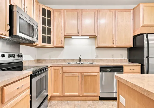 Photo 3 of Condo for sale at 7100 Metro Blvd #213, Edina, MN 55439 | MLS# 7125938 | Listing updated on 2026-09-05