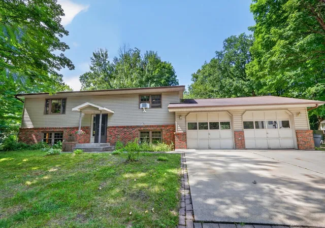 Photo 3 of Single family home for sale at 2452 Deschepper Dr, Grand Rapids, MN 55744 | MLS# 7125951 | Listing updated on 2026-09-23