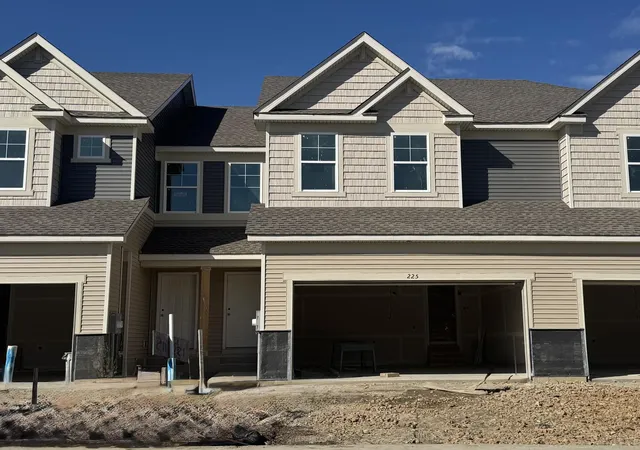 Photo 1 of Single family home for sale at 225 Huntington Dr, Waconia, MN 55387 | MLS# 7125967 | Listing updated on 2026-10-08