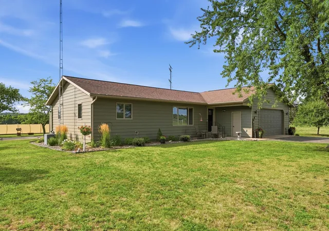 Photo 3 of Single family home for sale at 9422 County Rd 138, Saint Joseph Twp, MN 56301 | MLS# 7125992 | Listing updated on 2026-10-30