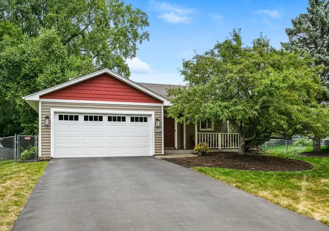 Photo 1 of Sale Pending at 5736 Turtle Lake Rd, Saint Paul, MN 55126 | MLS# 7125996 | Listing updated on 2026-08-19