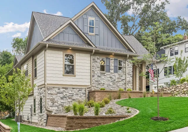 Photo 3 of Single family home for sale at 163 2nd St, Excelsior, MN 55331 | MLS# 7126003 | Listing updated on 2026-09-04
