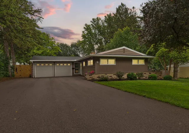 1st image of 17 9th Ave Se, Faribault, MN 55021 | MLS# 7126006