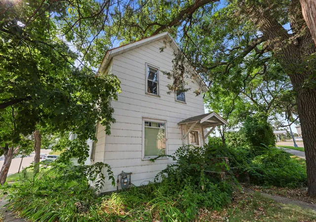 2nd image of 1123 4th Ave S, Saint Cloud, MN 56301 | MLS# 7126014