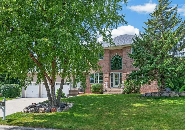 Photo 3 of Single family home for sale at 1145 Cove Cir, Minnetrista, MN 55364 | MLS# 7126036 | Listing updated on 2026-09-04