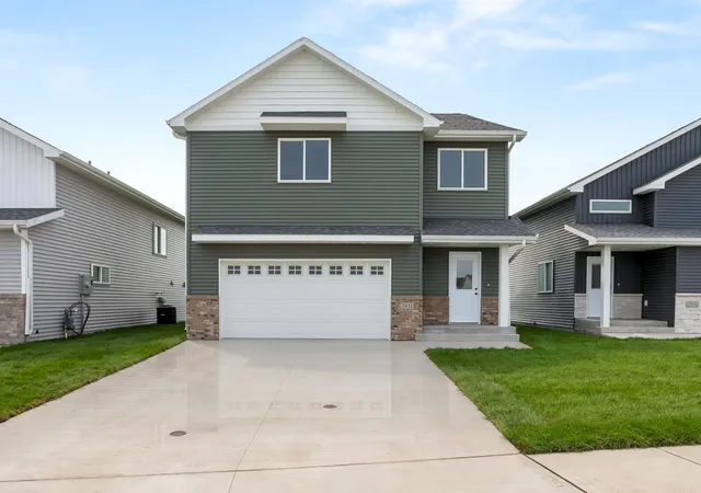 Photo 1 of Single family home for sale at 2611 38 Avenue S, Moorhead, MN 56560 | MLS# 7126042 | Listing updated on 2026-08-14