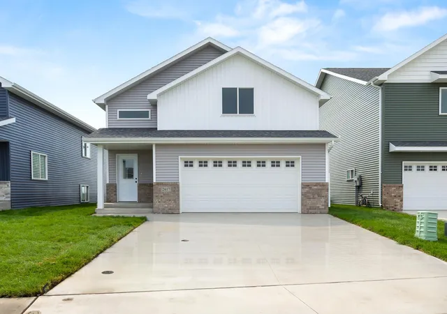 Photo 1 of Single family home for sale at 2617 38 Avenue S, Moorhead, MN 56560 | MLS# 7126045 | Listing updated on 2026-08-14