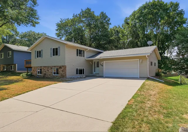 Photo 1 of Single family home for sale at 736 11th Street N, Sauk Rapids, MN 56379 | MLS# 7126051 | Listing updated on 2026-10-19