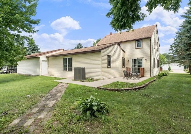 Photo 4 of Single family home for sale at 2209 6th Street NW, Austin, MN 55912 | MLS# 7126055 | Listing updated on 2026-08-19