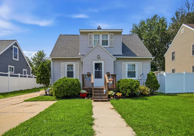 Photo 2 of Sale Pending at 1103 8th Street Nw, Austin, MN 55912 | MLS# 7126056 | Listing updated on 2026-09-30