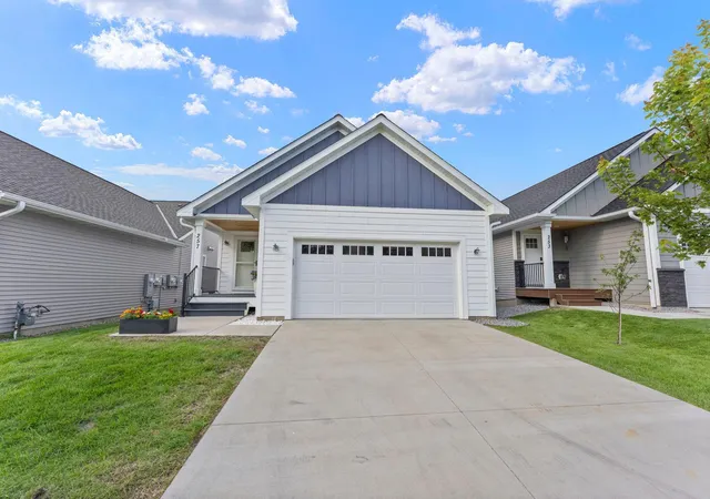 Photo 3 of Single family home for sale at 257 Mccarrons Pl W, Roseville, MN 55113 | MLS# 7126065 | Listing updated on 2026-10-05